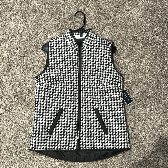 Karen Scott Jackets & Blazers - Karen Scott Sport Women’s Quilted Lightweight Vest Black/White Houndstooth